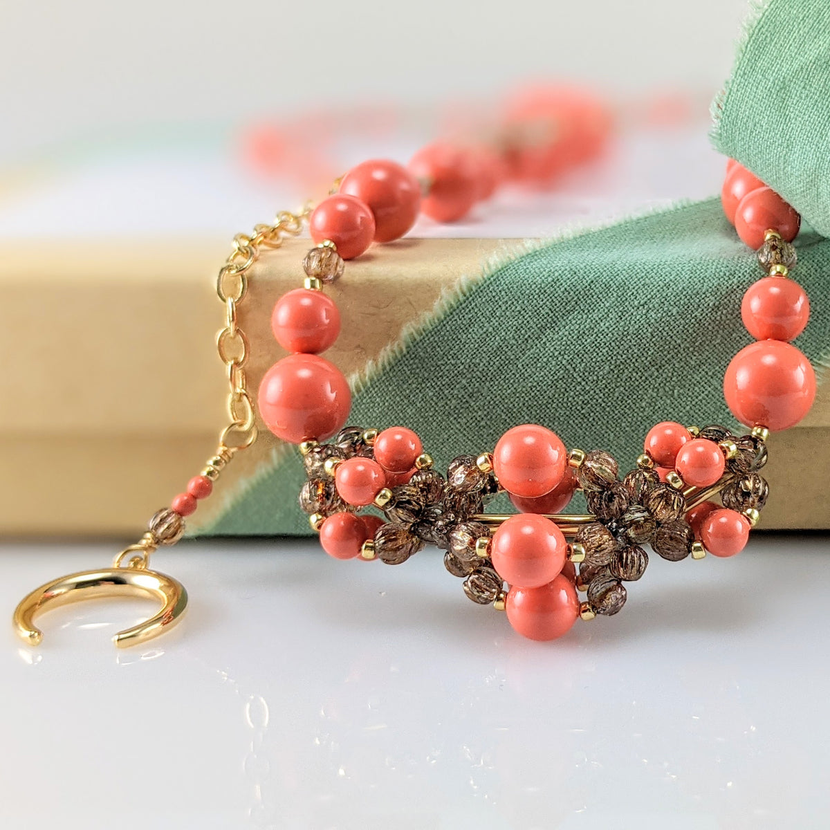 Coral crystal pearl necklace