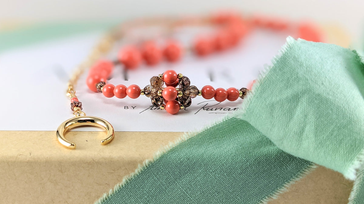 Coral crystal pearl necklace