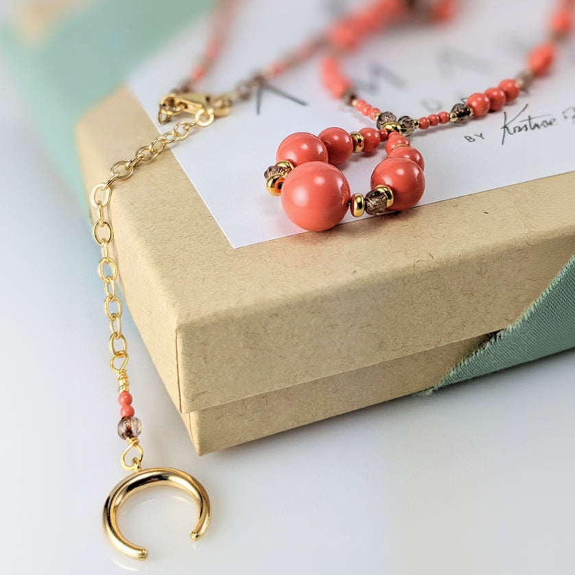 Coral crystal pearl necklace