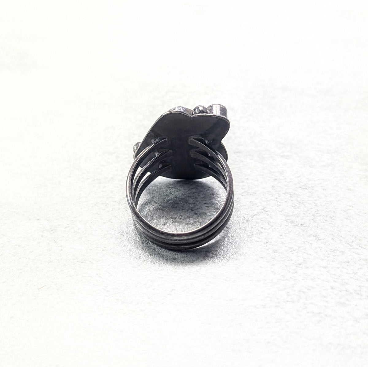 Dendritic agate silver ring with golden accent