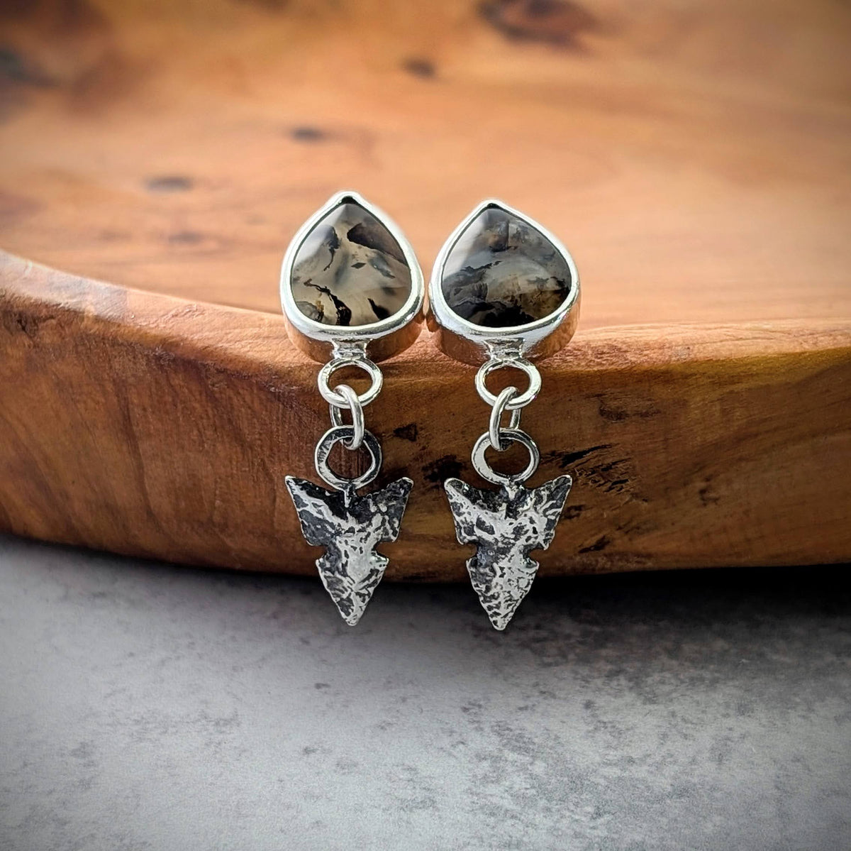 Grand Montana Agate Arrowhead Earrings